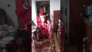 Дед мороз оказывается был не настоящий !!