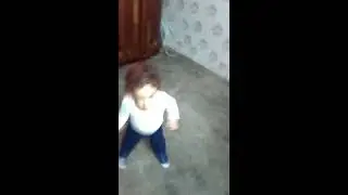 ÇANAKKALE şarkısını duyup oynayan 1 yaşındaki çocuk!