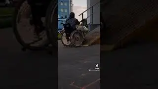 "Прекрасный" пандус в подъезде ( это просто жесть) #инвалидыч #доступнаясреда #дибилизм