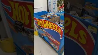 Сотни уценённых машинок Hot Wheels