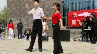 吉舞小王子果果和唐山、北京、天津七位美女大接龙，真棒！