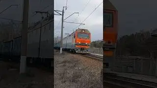 Электровоз "2ЭС6 4-59" следует с грузовым составом на станцию Лечебная #екатеринбург #подпишись