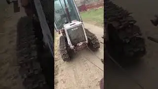 Трактор ДТ-75 тащит Т-70 на ремонт