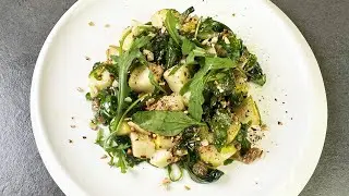 Свежий салат с Грушей и сыром Моцарелла