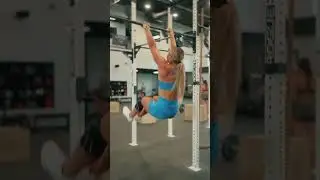 Popular CrossFit Athlete Doing Handstand Push-Ups, Single-Leg Squats and Leg Raises 💪🏻🦵🏻