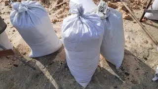 Два способа загрузки в мешки опилок, щепы, и др ,одному своими руками