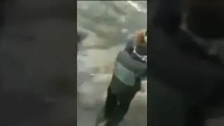 Мужик чихнул огнём. ☝️🔥🤣