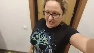 Пришла с работы. Мой новый прикид. Кошка не полнеет.