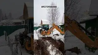 Копка котлована трактором под септик. 