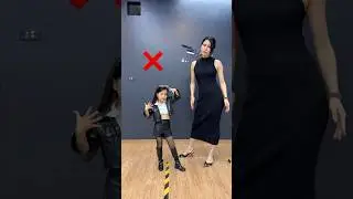 A 6-year-old child learns to be a model | Phân biệt tạo dáng khi catwalk và tạo dáng chụp studio
