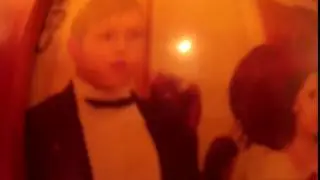 Это Даня на балу!