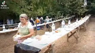 Трапеза -это  способ выражения и прославления принадлежности к новой семье Иисуса. 