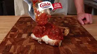 August og Martin lager meatball sub med Gilde slakterens beste kjøttboller