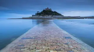 Exploring ST MICHAEL’S MOUNT. Cornwall. Huge castle, house of the dragon tv set