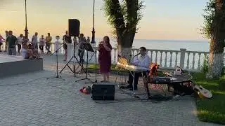 Город влюбленных людей.