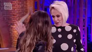 Tatá Werneck beija Ana Maria Braga 💋