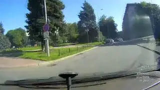 Водитель Хендэ объехал пробку и проехал по полосе только налево - прямо. Рег обозвал его пид@ром.