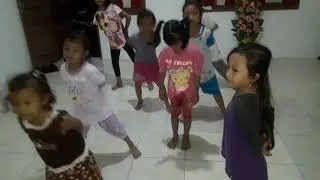 Serunya saat latihan sama,anak2...eee ada yg ngompol dech...diam2 kencing dicelanaa...😃😃