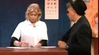 Слепой ли он??