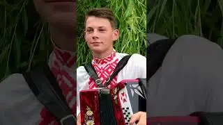 Руслан Стельмах из Городокского района виртуозно играет на гармони