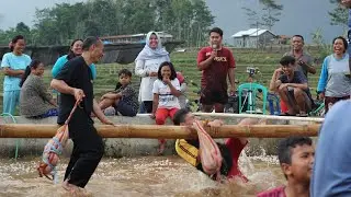 LOMBA KEMERDEKAAN》Semi-Final gebuk bantal dalam rangka Merti Dusun
