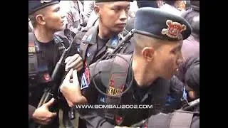 FILE #87 KETEGANGAN APARAT KEAMANAN DAN SIMPATISAN AMROZI #balibomb2002 #2002balibombings #bombali