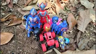 Mencari Mainan Superhero, Captain Amerika, Ultraman, Batman, Ironman, Spiderman di Kebun