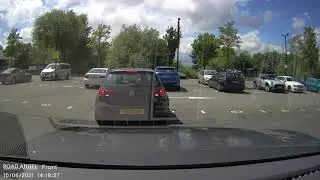 Caught on Halo Pro! VW Golf Reversed into Road Angel User and Drives Off
