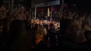 ФАНАТЫ КИЗАРУ НА КОНЦЕРТЕ КРИЧАТ ПРО ПУТИНА  