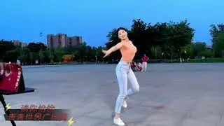 Цинцин неплохо танцует под 