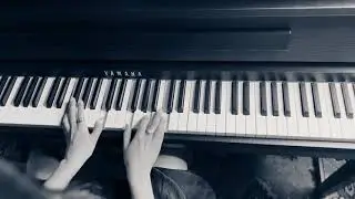 Shruthi hasan playing piano