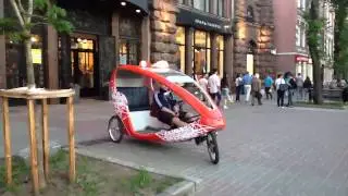 Вело такси провезет тебя по Крещатику