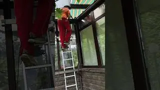 🚿♨️Чистка желобов и водостоков перед монтажом системы обогрева кровли #кровля #греющийкабель #желоба