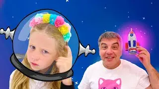 Nastya finge ser uma astronauta.Nastya aprende sobre o espaço e outras histórias úteis para crianças