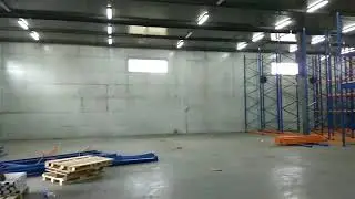 Мытье потолка складского помещения