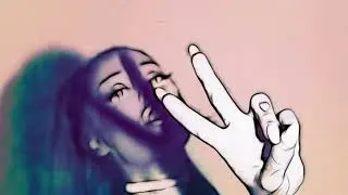 Ariana Grande Peace Sign