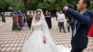 Красивый танец жениха и невесты