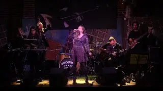 Rolling in the deep (Adele) - cover (AlenkaZelenka) - live