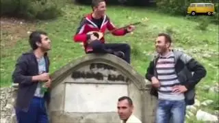 „Груевски е болна легнала, легнала, нека земе Заев владата, владата„