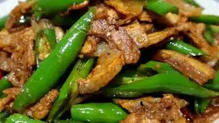 Stir-fried meat with chili peppers or meat first.