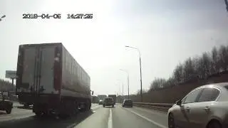 ШОК....Ненормальные  ( Люди)  На МКАДЕ!!!!!!!!))))))Идиоты.