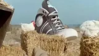 Приключение кроссовка «Diesel» в деревне!