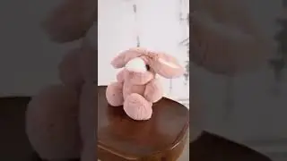 Мягкая игрушка заяц из меха кролика рекс персикового цвета с голубыми глазами Holich
