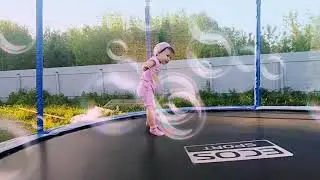 Кристина прыгает на батуте!!! 😊😀💞