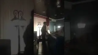 Bắt gặp cô gái hát Giúp em trả lời những câu hỏi cực hay nè mọi người