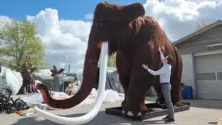 MK Illumination Danmark medarbejder klapper en mammut