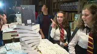 Fan ligger 35 timer i kø for det nye Harry Potter-eventyr
