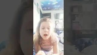 если что на заднем фоне мой папугай Кеша