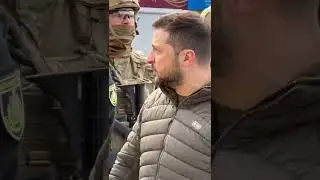 Зеленский во время визита в Херсон постоянно потирал нос и шмыгал