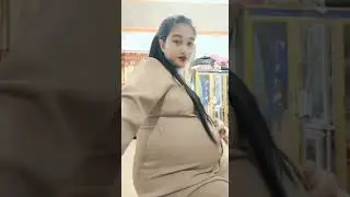 Bunda hamil duduk manis di malam hari